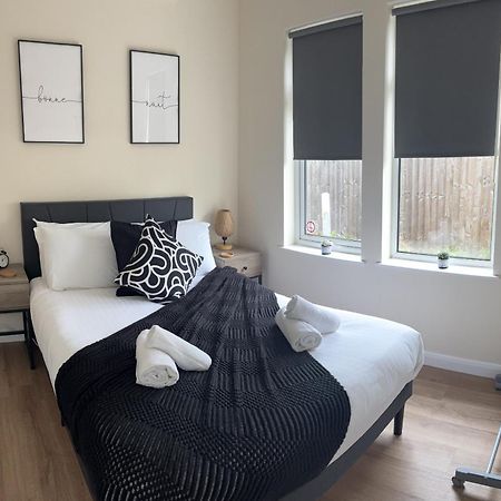 Central - 1 Bed, Cosy Retreat Суиндън Екстериор снимка