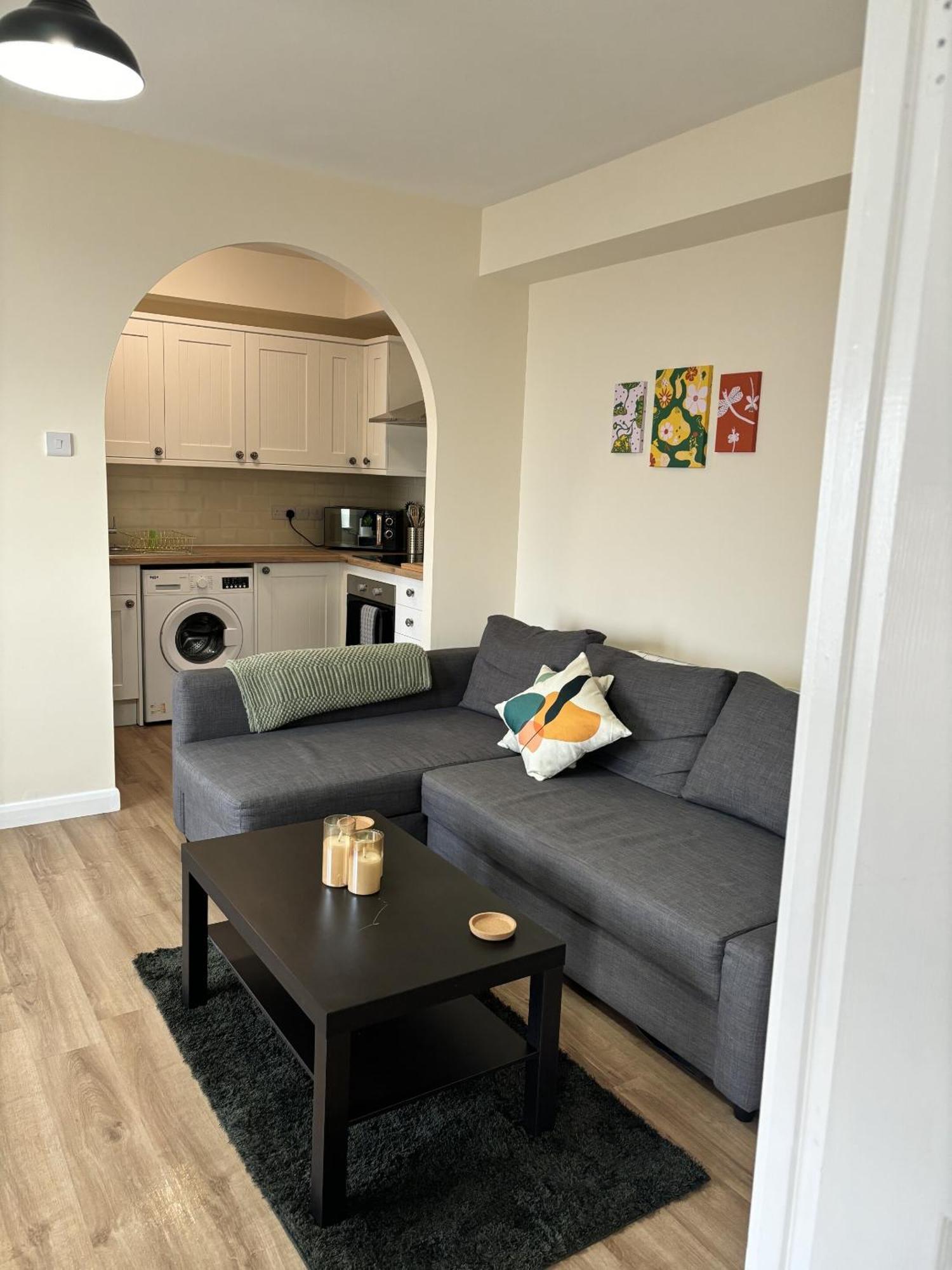 Central - 1 Bed, Cosy Retreat Суиндън Екстериор снимка