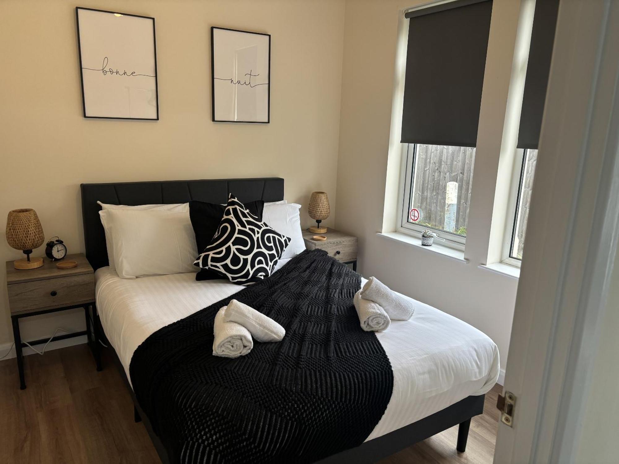 Central - 1 Bed, Cosy Retreat Суиндън Екстериор снимка